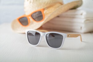 Colobus napszemüvegek fehér AP810428-01