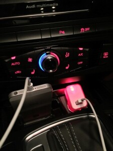Waze USB-s autós szivargyújtó piros fehér AP844032-05